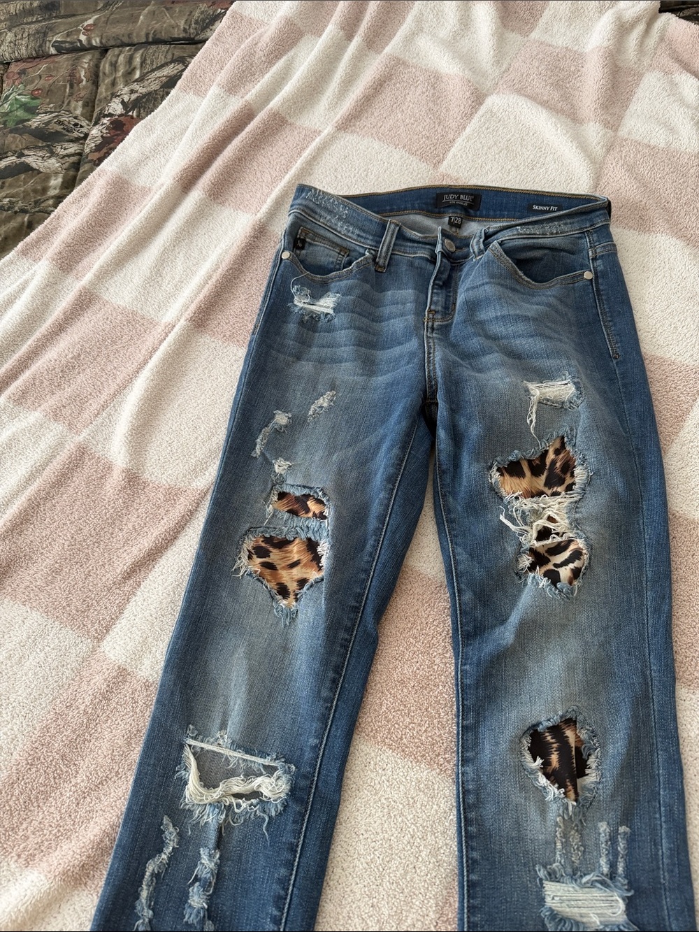 Judy Blue Medium Blue Skinny Jeans with Leopard Patch Details sz 7/28